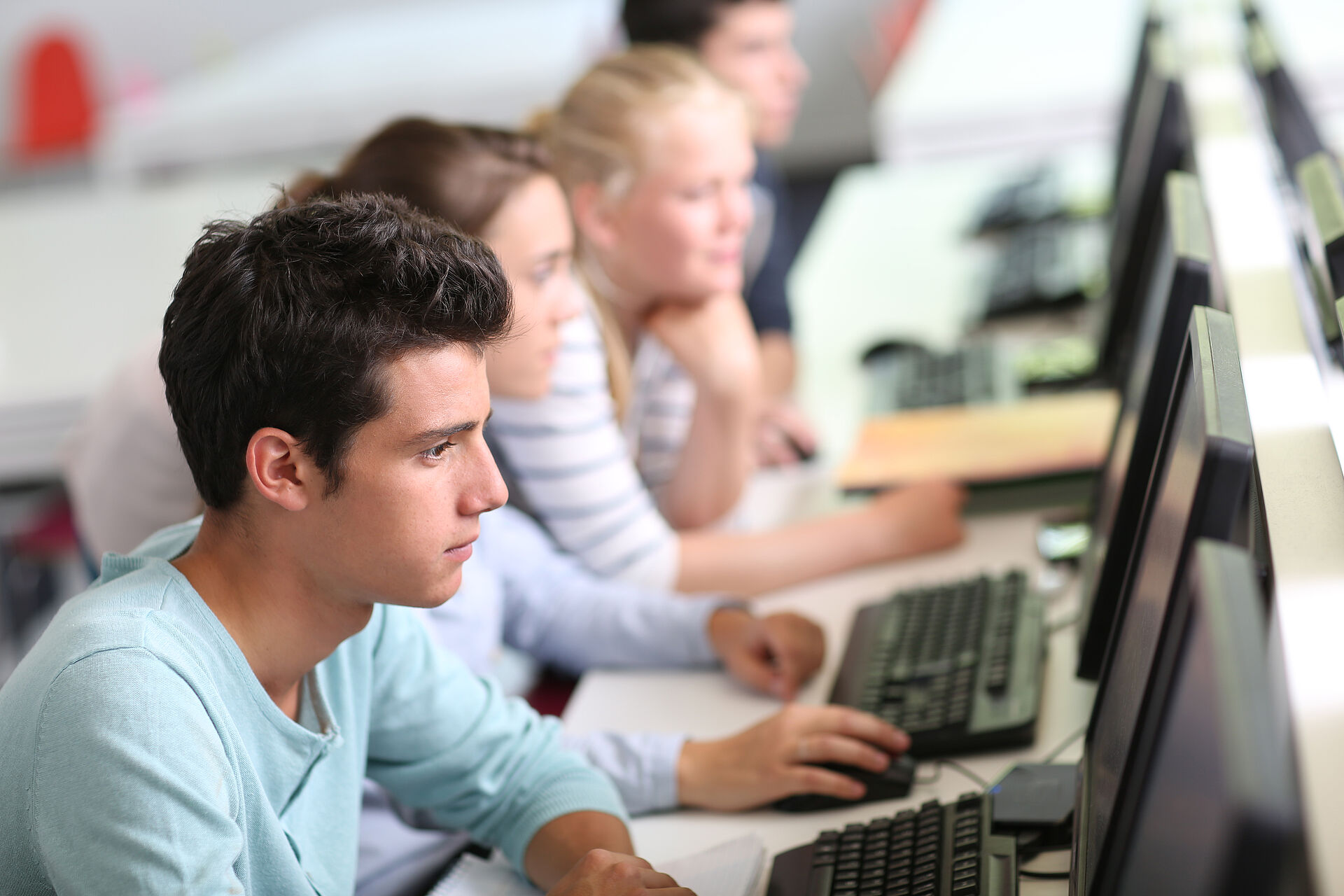 Gruppen beim Tastaturschreibkurs Gruppen beim Tastaturschreibkurs